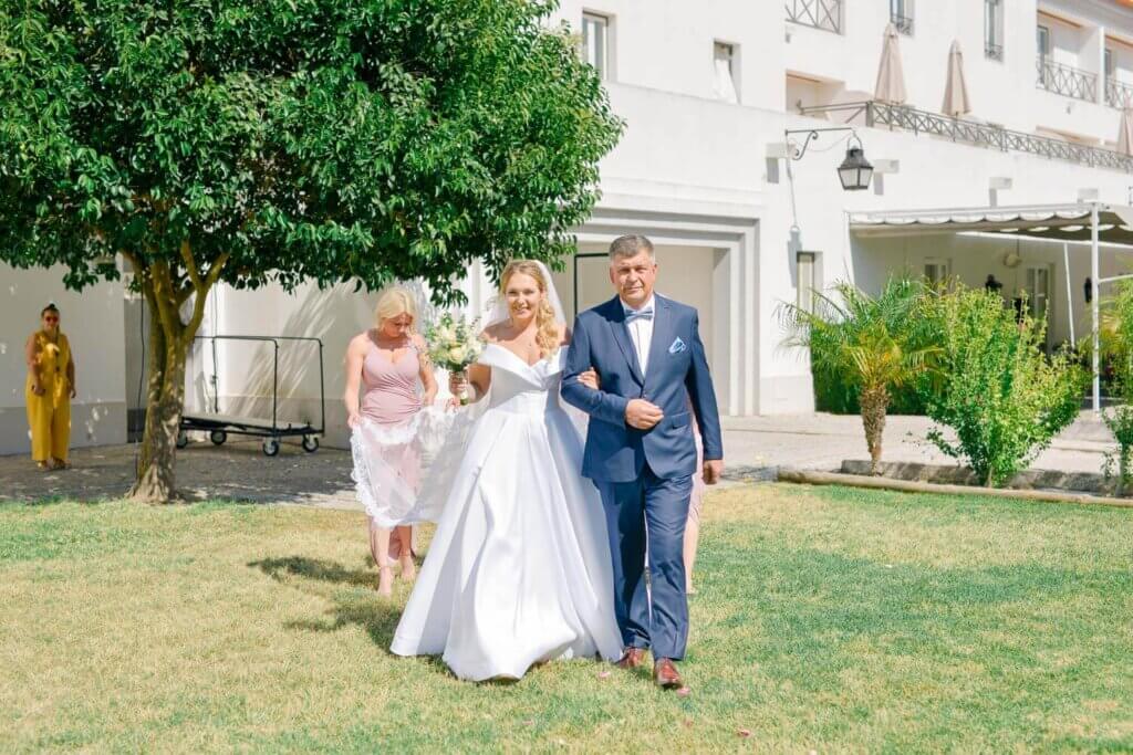 noiva com as damas de honor Destination Wedding Portugal